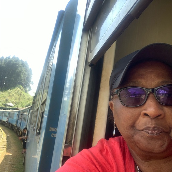 Meet your Posher, Gloria - Picture 1 of 1